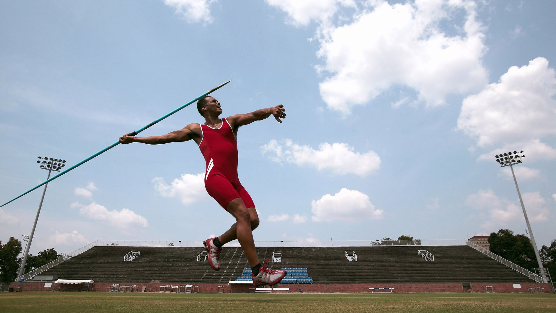 湖人内线球员频频抢板打乱对手节奏，湖人内扛