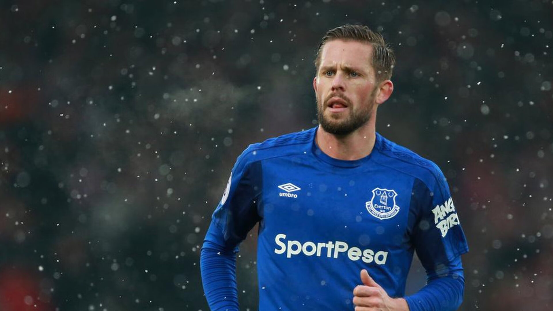 现场火爆，运动员激情冲刺的爆点